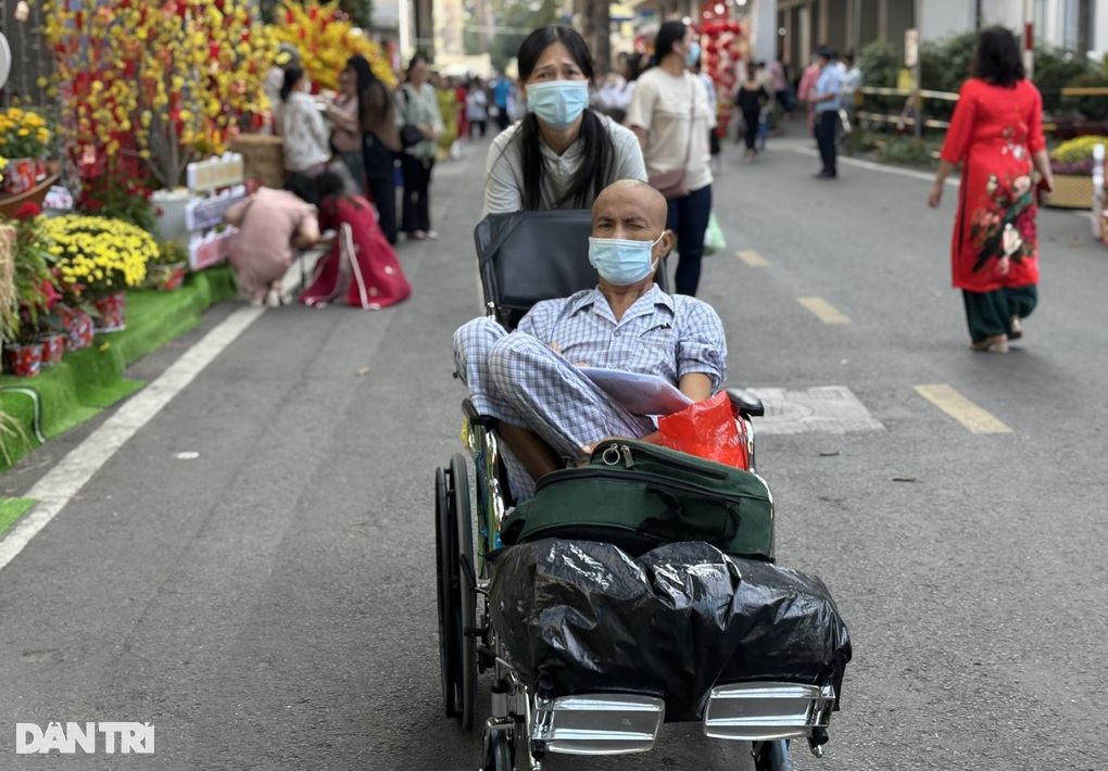 Vợ bán ve chai nuôi chồng ung thư di căn não và ước mơ trong năm mới - 2 Vợ bán ve chai nuôi chồng ung thư di căn não và ước mơ trong năm mới - 2