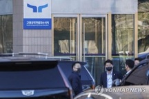 Người đàn ông tự thiêu gần nơi Tổng thống Hàn Quốc bị thẩm vấn