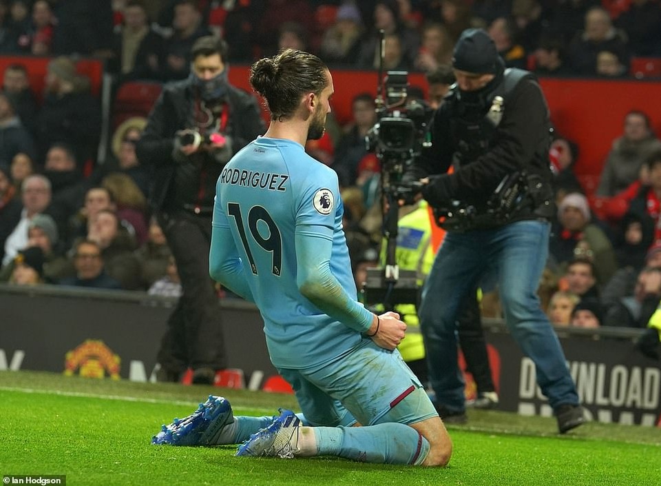 Man Utd bị Burnley đè bẹp ngay trên sân nhà Old Trafford - 2 Man Utd bị Burnley đè bẹp ngay trên sân nhà Old Trafford - 2