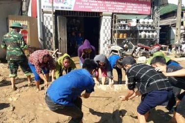 Nghệ An: Hàng trăm đoàn viên giúp dân khắc phục hậu quả sau bão