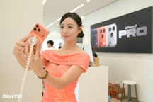 Người dùng mua iPhone 17 Pro Max tặng mẹ trong ngày đầu iPhone 17 lên kệ