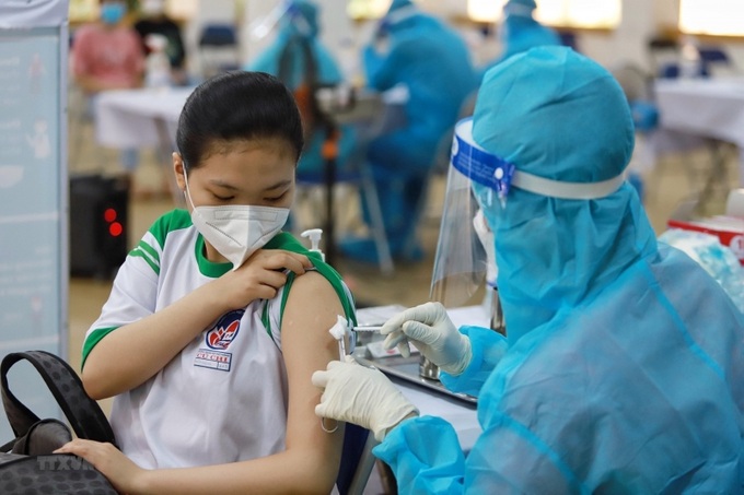 Sau khi được tiêm vaccine, trẻ em trên 12 tuổi đã được đến trường