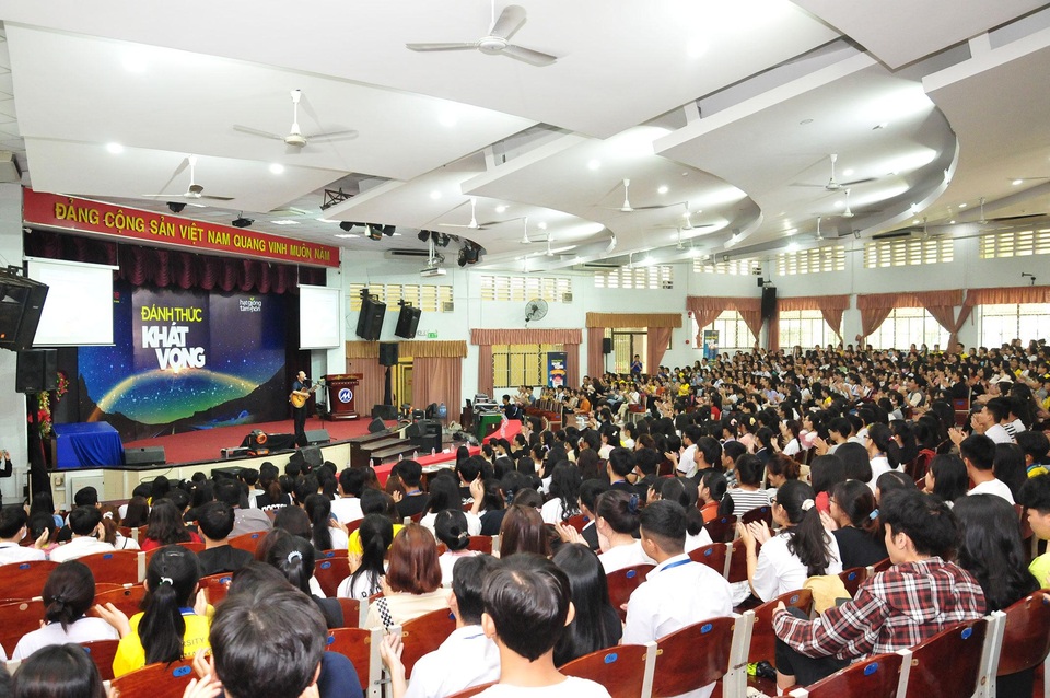 Đánh thức khát vọng - Sân chơi tri thức và rèn luyện kỹ năng mềm cho giới trẻ - 3 Đánh thức khát vọng - Sân chơi tri thức và rèn luyện kỹ năng mềm cho giới trẻ - 3