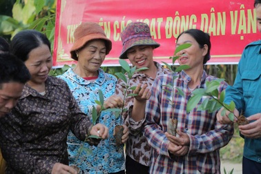 Phụ nữ Phúc Khánh giúp nhau thoát nghèo