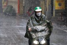 Mưa rét khiến cuộc sống của người dân Hà Nội gặp nhiều khó khăn