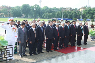 Lãnh đạo Đảng, Nhà nước vào Lăng viếng Chủ tịch Hồ Chí Minh nhân kỷ niệm 125 năm ngày sinh của Bác