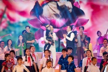 Nghệ sĩ Thanh Phong, Hà Quỳnh Như gây xúc động khi diễn ca kịch về Bác