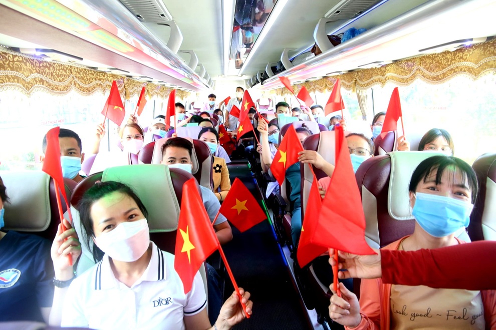 Đoàn y, bác sĩ Quảng Nam lên đường hỗ trợ TPHCM chống dịch Covid-19 - 3 Đoàn y, bác sĩ Quảng Nam lên đường hỗ trợ TPHCM chống dịch Covid-19 - 3