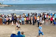 Hai cháu bé tử vong và mất tích khi tắm biển