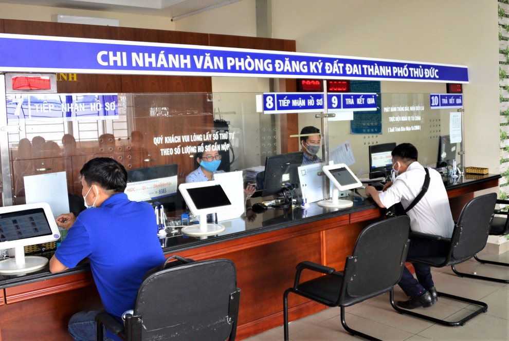 TPHCM: Cán bộ mở điện thoại 24/24h, không ra khỏi nhà khi không cần thiết - 1 TPHCM: Cán bộ mở điện thoại 24/24h, không ra khỏi nhà khi không cần thiết - 1
