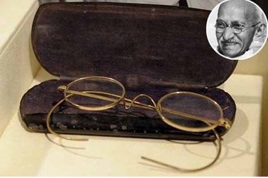 Đấu giá cặp kính mạ vàng của lãnh tụ Ấn Độ Mahatma Gandhi: Chốt 340.000 USD