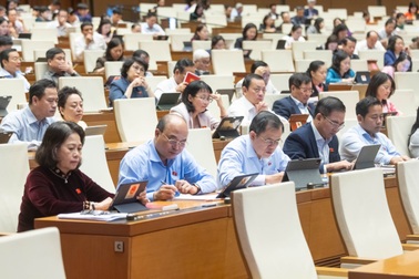 Quốc hội bàn nâng mức giảm trừ, đánh thuế thu nhập từ giao dịch vàng miếng