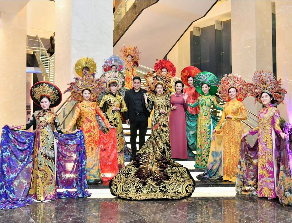 Minh Tiệp làm đạo diễn, bà xã Thùy Dương là vedette - 1 Minh Tiệp làm đạo diễn, bà xã Thùy Dương là vedette - 1