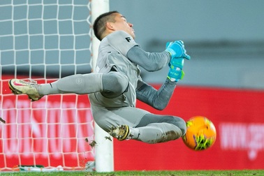 Filip Nguyễn cản phá phạt đền, Slovan Liberec hòa đội mạnh nhất CH Czech