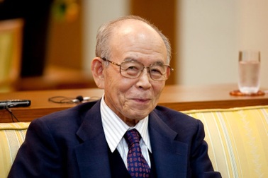 "Cha đẻ" của đèn LED tiết kiệm năng lượng qua đời ở tuổi 92