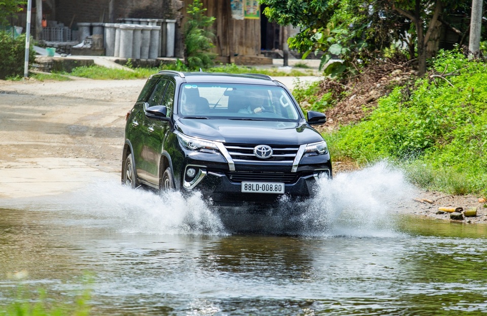 Toyota Việt Nam khuyến mãi “khủng” cho 3 dòng xe CKD - 2 Toyota Việt Nam khuyến mãi “khủng” cho 3 dòng xe CKD - 2