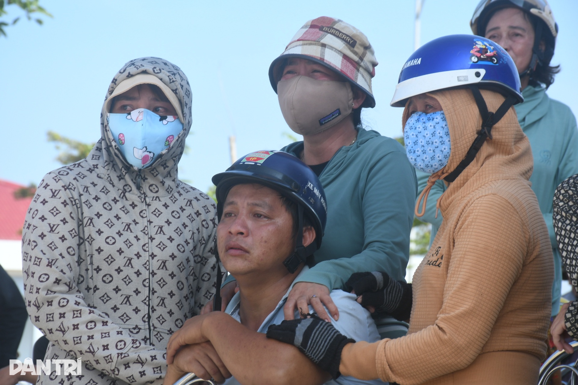 78 ngư dân về đất liền: Tụi mình trở về bình an nhưng buồn lắm! - 9 78 ngư dân về đất liền: Tụi mình trở về bình an nhưng buồn lắm! - 9