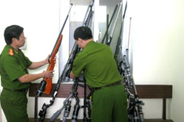 Thu giữ 80 khẩu súng tự chế bằng hơi cồn