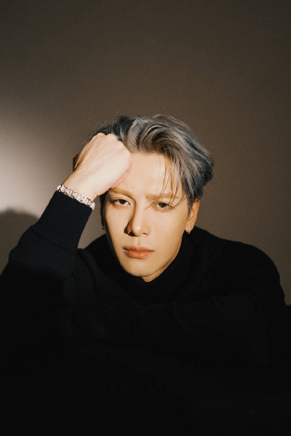 Ca sĩ Châu Á Jackson Wang gây sốt tại Mỹ với màn biểu diễn nóng bỏng mắt - 2