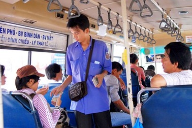 Sa thải nhân viên bán vé xe buýt hành hung vị khách không chịu mua vé
