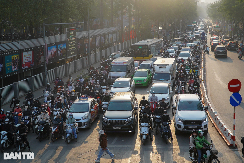 Giao thông Hà Nội ùn tắc trở lại sau kỳ nghỉ Tết Nguyên đán - 4 Giao thông Hà Nội ùn tắc trở lại sau kỳ nghỉ Tết Nguyên đán - 4