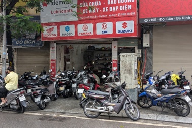 Sửa xe máy mùa mưa bão được ví như “vua của mọi nghề”