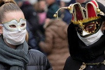 Người châu Âu vẫn tụ tập, lách luật bất chấp dịch bệnh leo thang