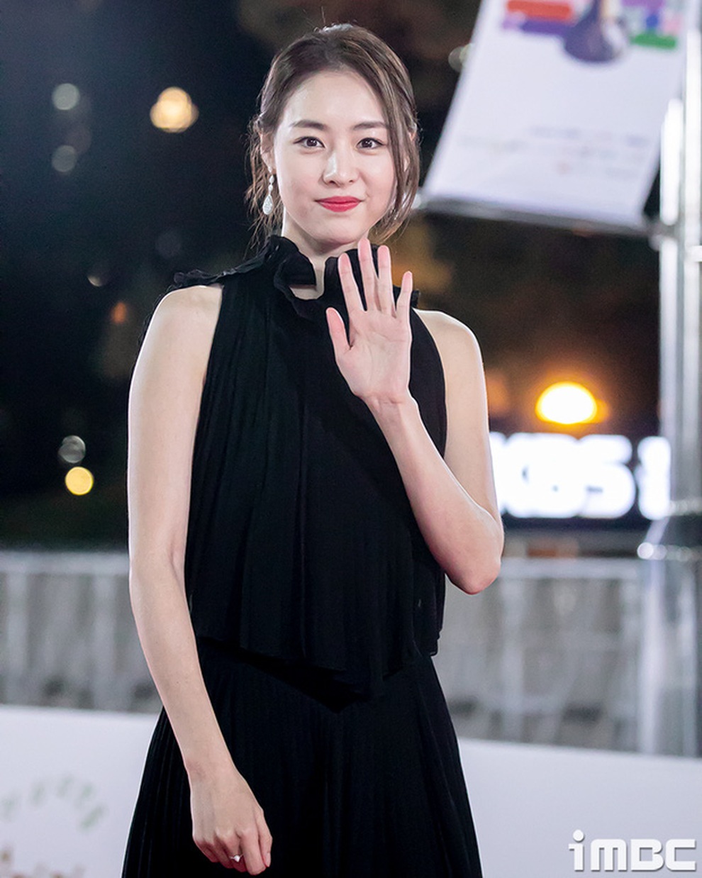 Chị đại Kim Hye Soo nổi nhất thảm đỏ Rồng Xanh 2021 - 10 Chị đại Kim Hye Soo nổi nhất thảm đỏ Rồng Xanh 2021 - 10