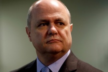 Bộ trưởng Pháp từ chức vì thuê con gái làm trợ lý