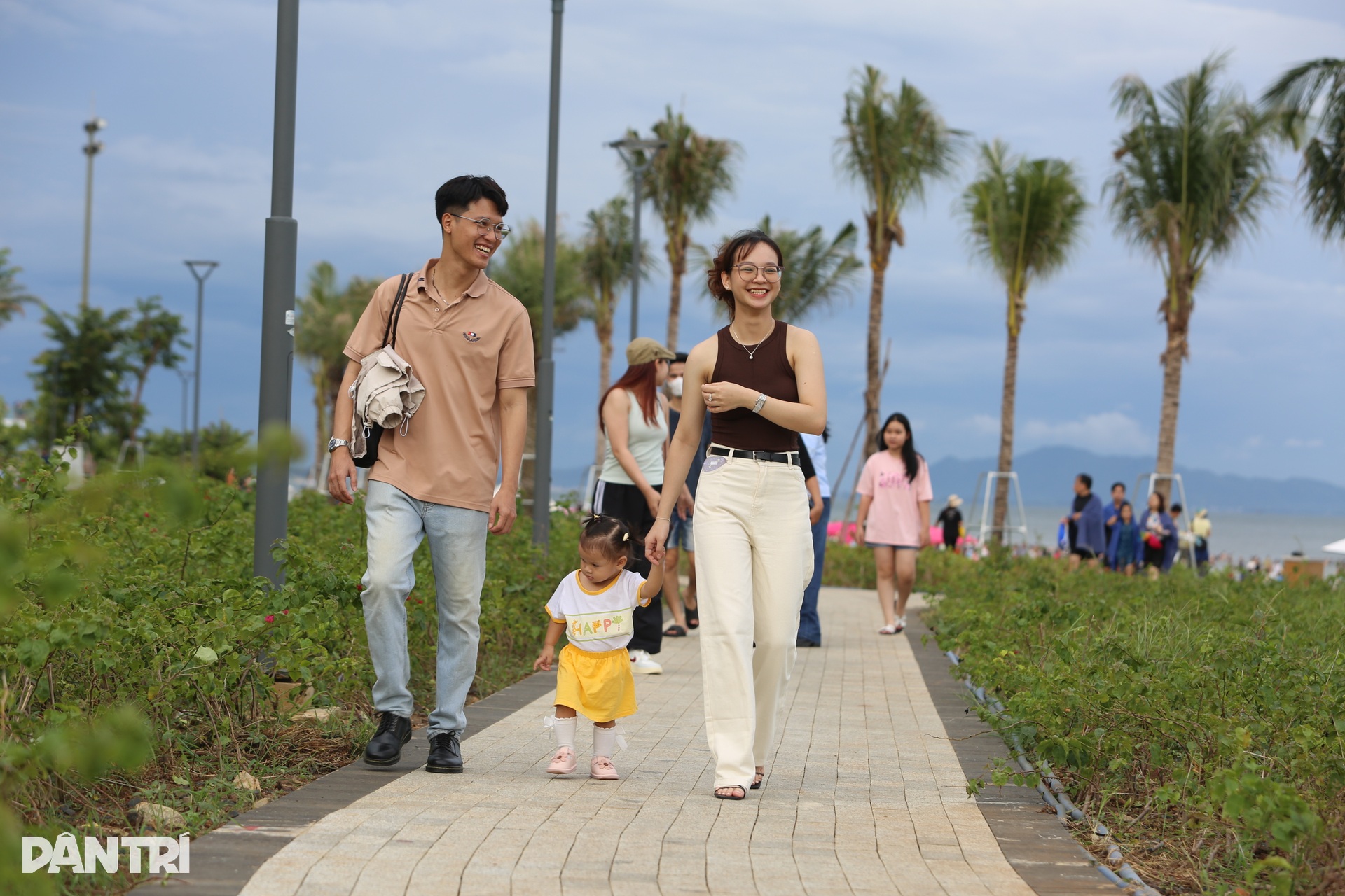 Hàng ngàn người đổ về tháp Tam Thắng và Công viên Bãi Sau Vũng Tàu dịp 2/9 - 12 Hàng ngàn người đổ về tháp Tam Thắng và Công viên Bãi Sau Vũng Tàu dịp 2/9 - 12