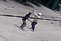 Nam công nhân tử vong do bị đồng nghiệp đánh, bỏ mặc giữa đường