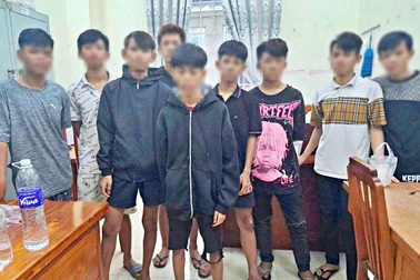 Thiếu niên 15 tuổi cùng 8 đàn em chặn đường, cướp tiền người dân