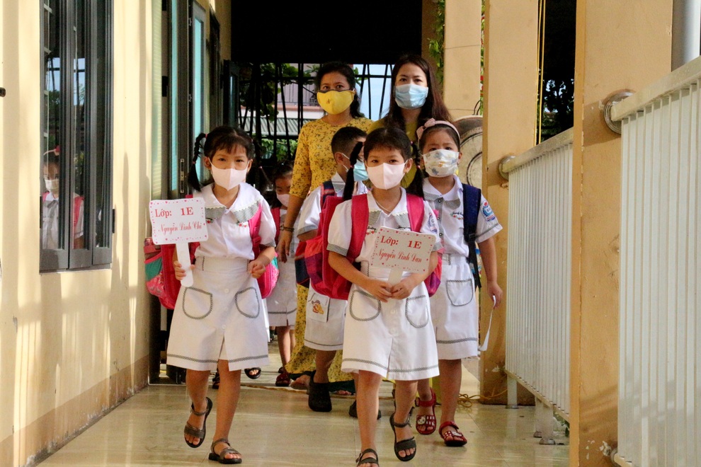 Hà Tĩnh: Học sinh háo hức trong buổi học trực tiếp đầu tiên - 9 Hà Tĩnh: Học sinh háo hức trong buổi học trực tiếp đầu tiên - 9