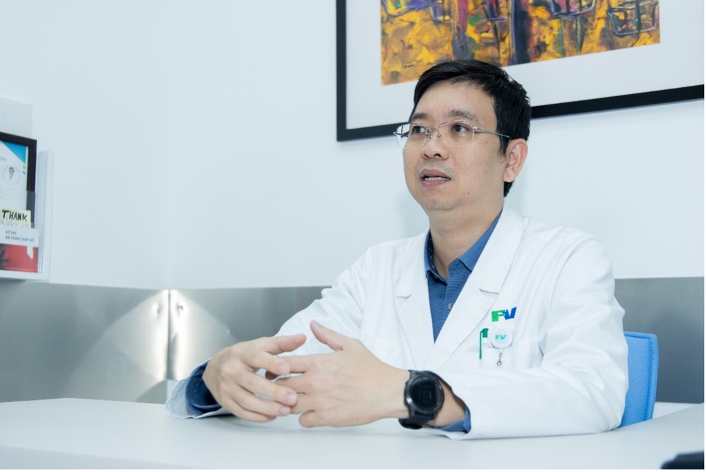 BS Nguyễn Thanh Tùng: Không chỉ giúp bệnh nhân dứt bệnh trước mắt mà còn vì sức khỏe dài lâu - 1 BS Nguyễn Thanh Tùng: Không chỉ giúp bệnh nhân dứt bệnh trước mắt mà còn vì sức khỏe dài lâu - 1