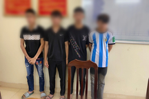 Xử phạt 4 thanh thiếu niên ở Hà Nội bốc đầu xe máy