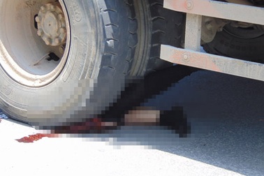 Một cô giáo chết thảm trên đường đi dạy về