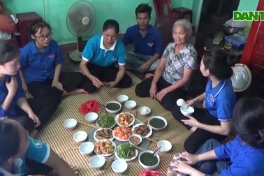 Bữa cơm tri ân ấm lòng thân nhân liệt sĩ