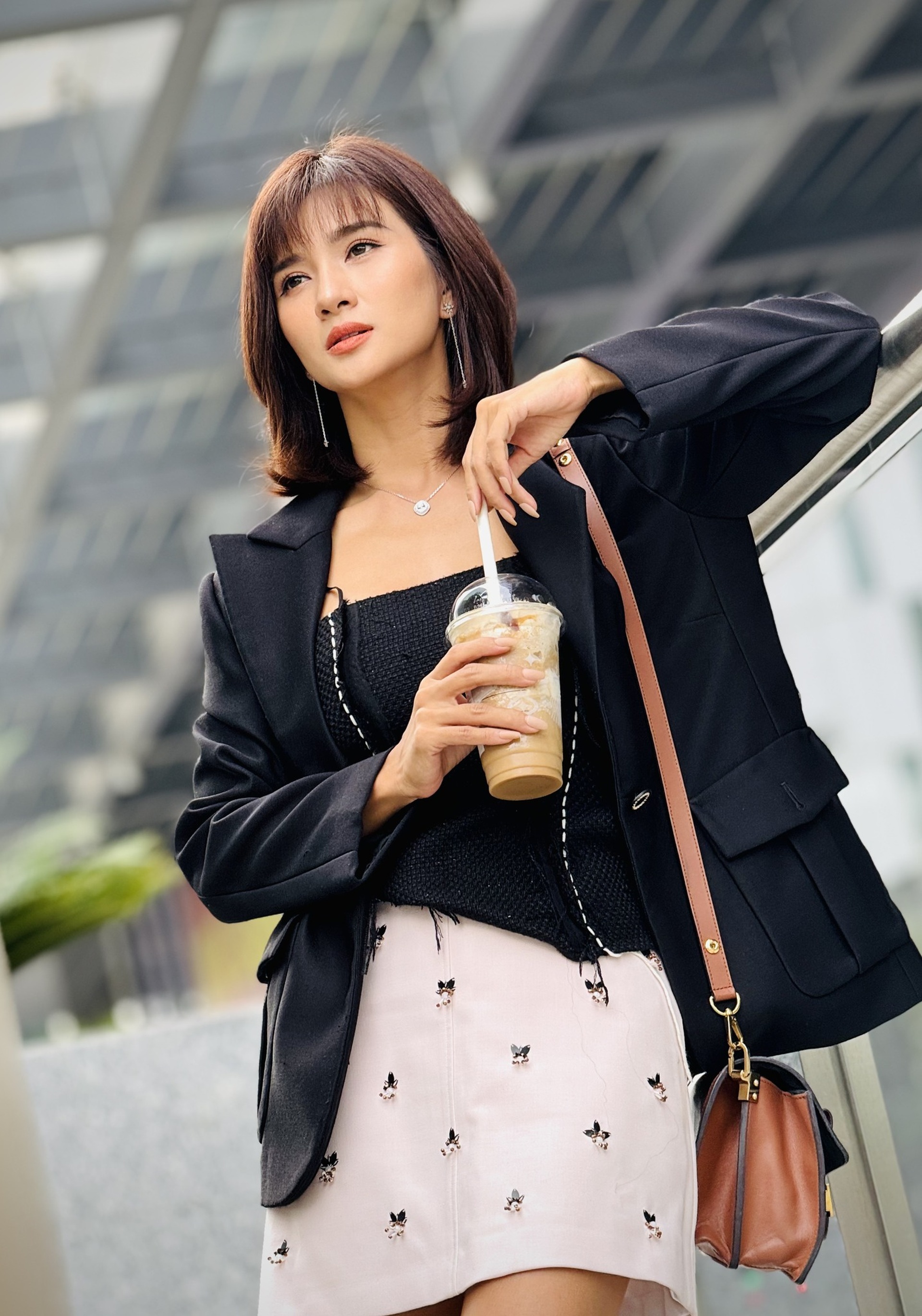 NSƯT Kim Tuyến: Mẹ đơn thân gợi cảm, nghi vấn hẹn hò chị đẹp kém 8 tuổi - 7