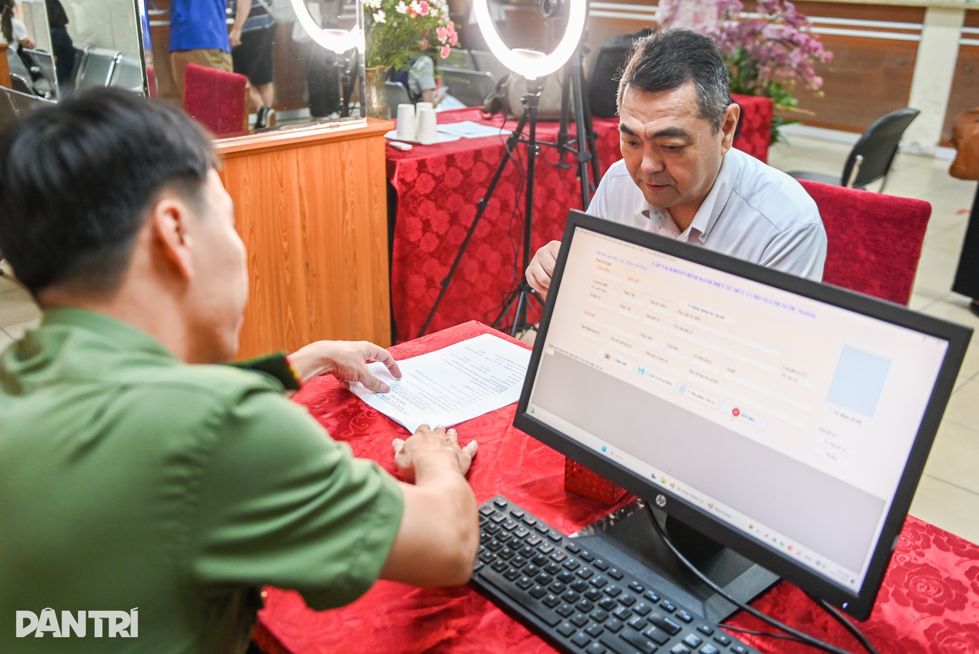 50 ngày đêm cấp định danh điện tử cho người nước ngoài cư trú tại Việt Nam - 3 50 ngày đêm cấp định danh điện tử cho người nước ngoài cư trú tại Việt Nam - 3