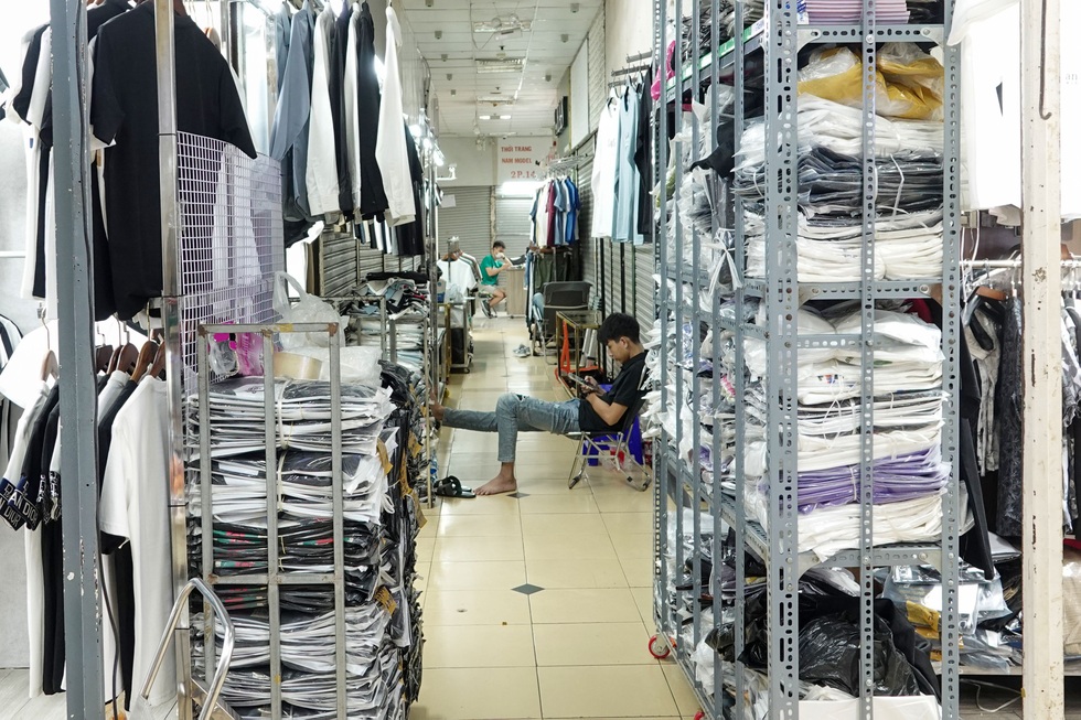 Thế tiến thoái lưỡng nan của tiểu thương chợ truyền thống - 12