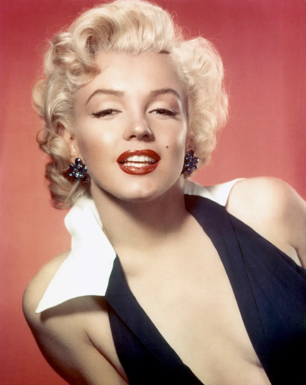 Marilyn Monroe qua đời trong nghèo khó, không đủ tiền tổ chức lễ tang - 5 Marilyn Monroe qua đời trong nghèo khó, không đủ tiền tổ chức lễ tang - 5