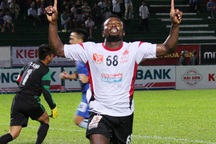 Thắng Than Quảng Ninh, ĐT Long An bứt ra khỏi khu vực nguy hiểm