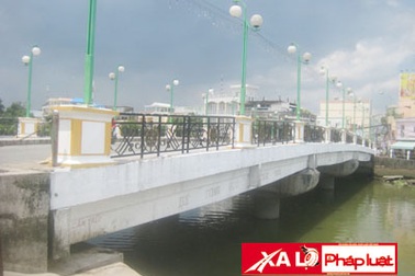 Bị bắt quả tang “ăn chả“, chồng vờ tự tử cứu “bồ“, chết thật