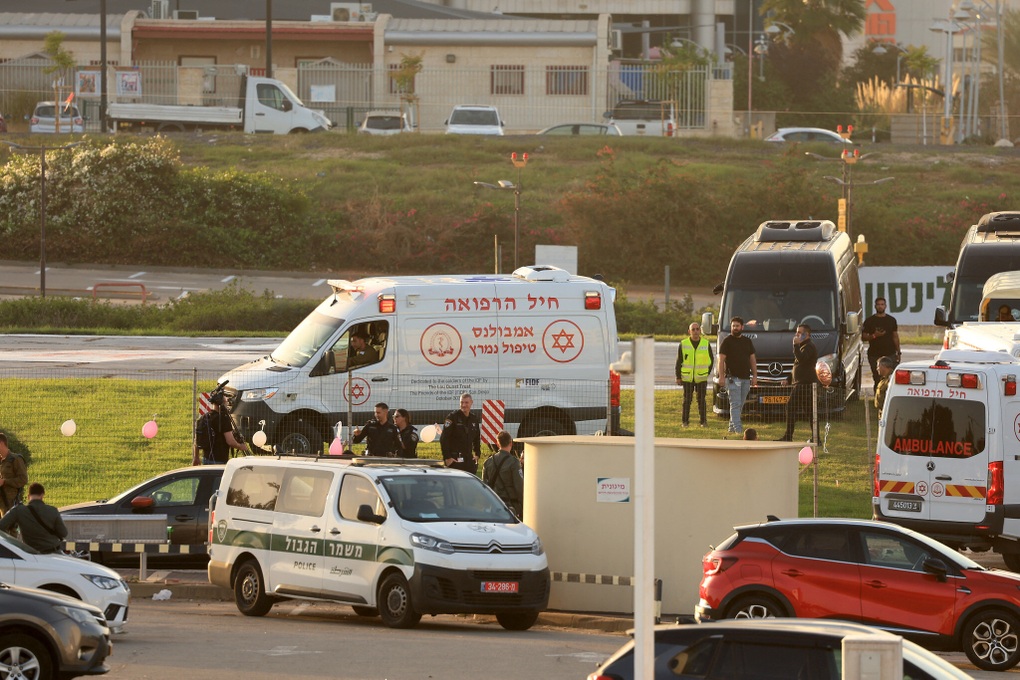 Hamas thả 25 con tin - 1 Hamas thả 25 con tin - 1
