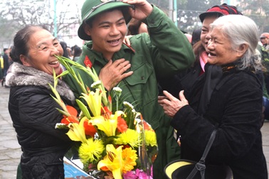 Nghệ An: Gần 1.400 thanh niên lên đường nhập ngũ