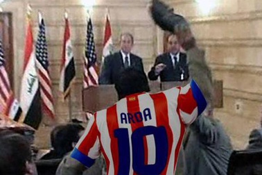 Ảnh biếm họa vụ Arda Turan ném giày vào trọng tài