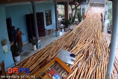 Tài xế xe tải bất cẩn, suýt gây hậu quả nghiêm trọng