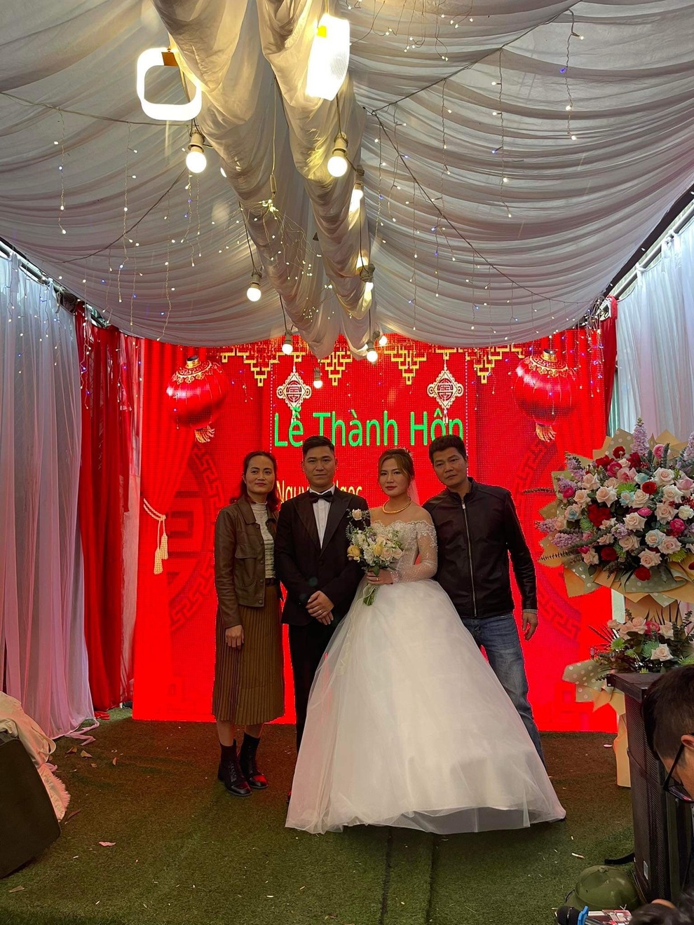 Nước mắt anh em người phụ nữ từng đổ vỡ trong đám cưới lần 2 - 3 Nước mắt anh em người phụ nữ từng đổ vỡ trong đám cưới lần 2 - 3
