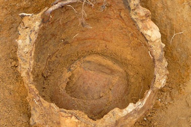 Phát hiện mộ chum khoảng 2.500 tuổi