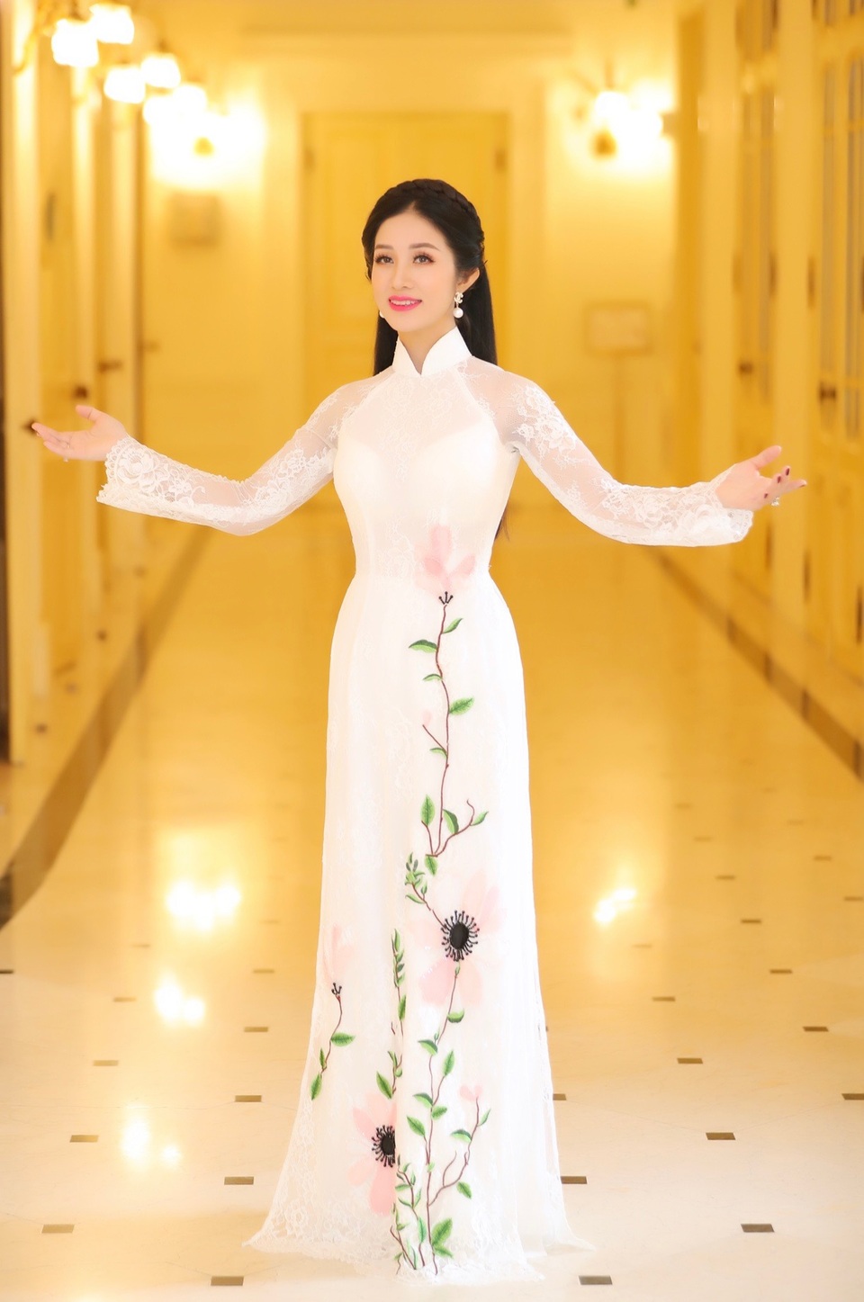 Sao Mai Phương Nga: “Mỗi người phụ nữ là một bông hoa đẹp!” - 8 Sao Mai Phương Nga: “Mỗi người phụ nữ là một bông hoa đẹp!” - 8